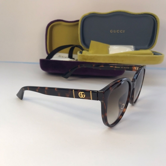 GUCCI GG0636SK 002 round Gucci sunglass comes in a dark havana frame with - Picture 3 of 11